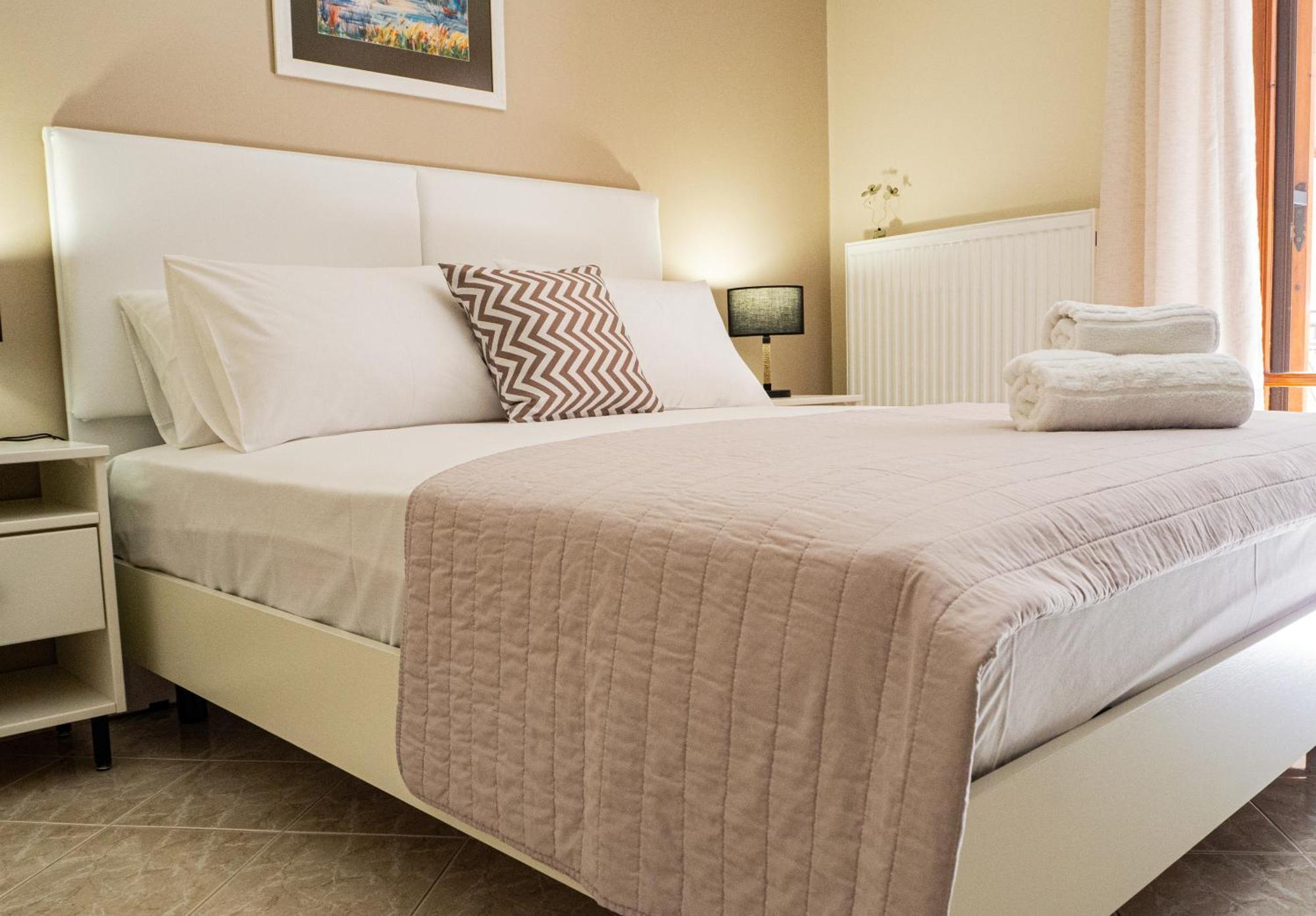 Dina Apartments Argostoli Exterior photo